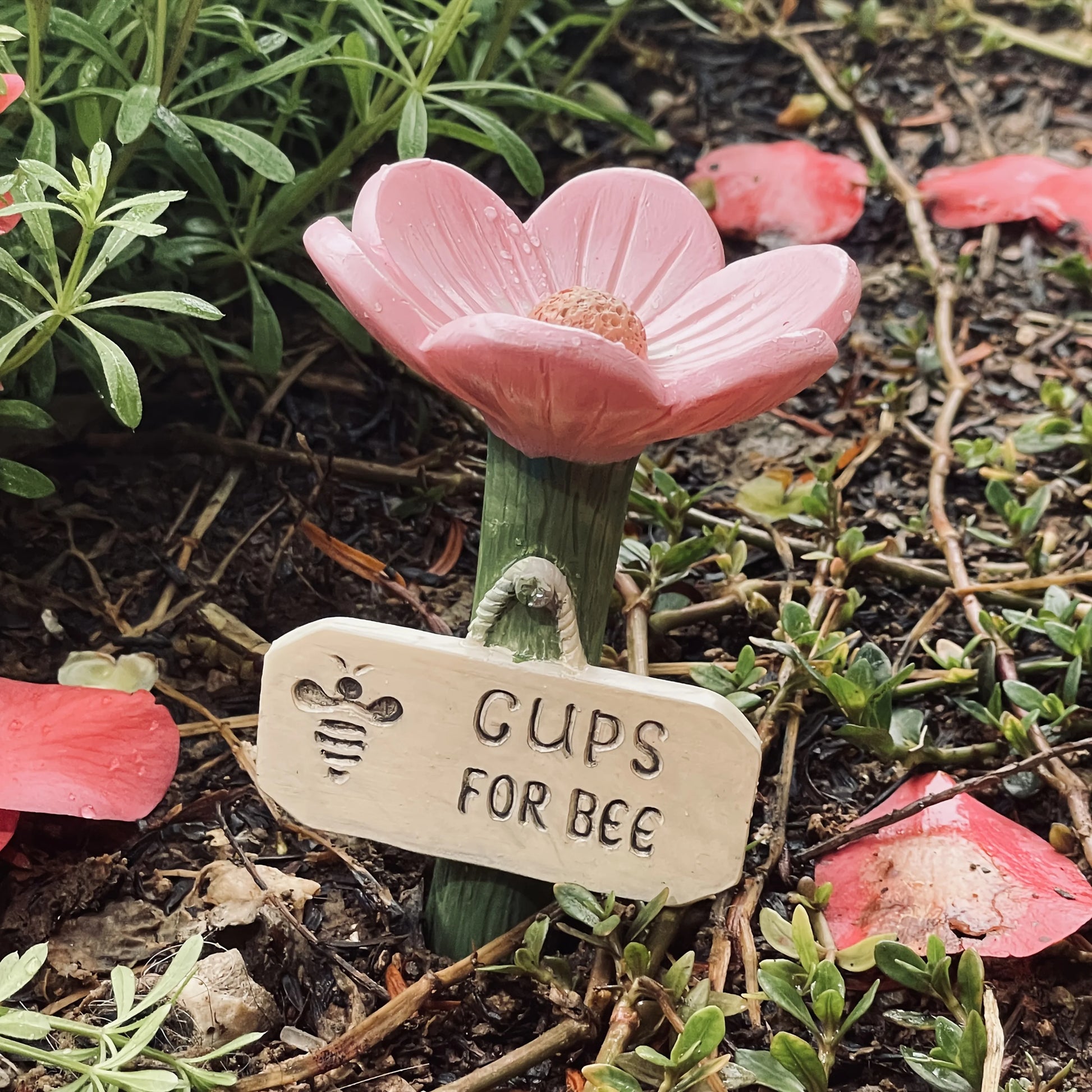 Bee Watering Cup Bee Watering Station,Bee Garden,Outdoor Butterfly Feeder,Insect Watering Bee Ladder,Outdoor Yard Decoration